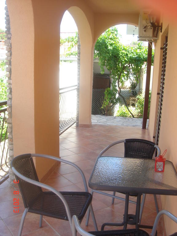 Apartments Renata Primosten Phòng bức ảnh