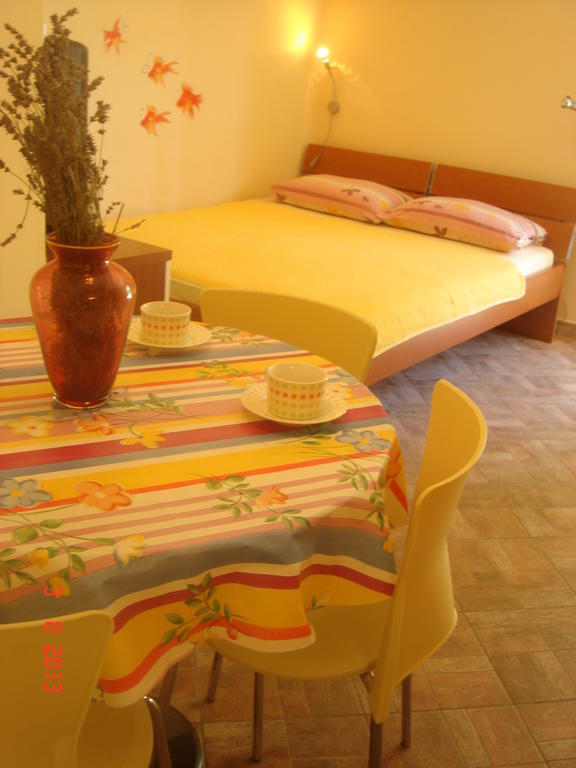 Apartments Renata Primosten Phòng bức ảnh